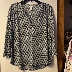 A h&m three quarter length sleeve shirt that has only been worn one time